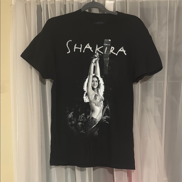 Black Shakira Graphic T-Shirt - Picture 1 of 4